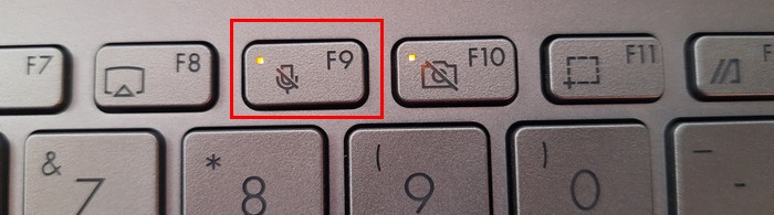 Mic button on Windows 11 computer
