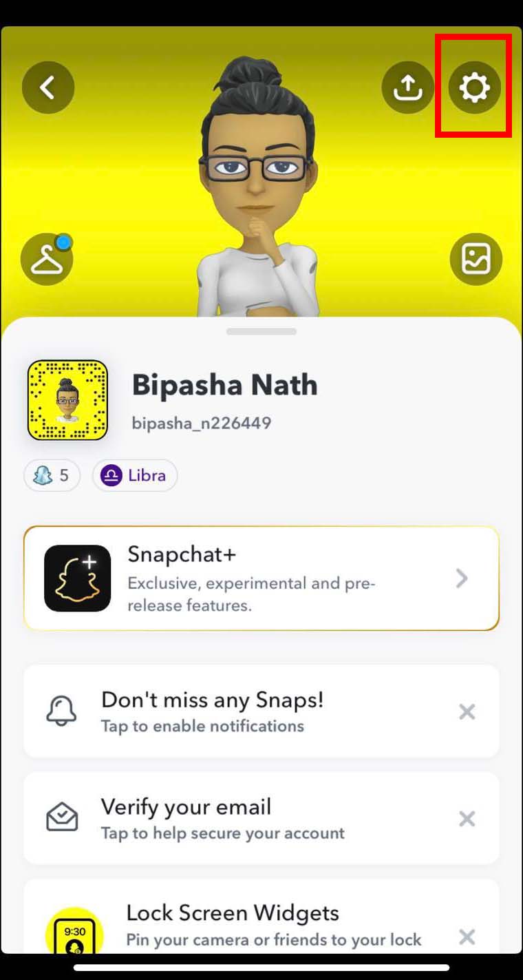 Tap settings icon on Snapchat